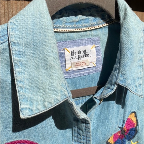 🌈🌙🦋 Holding Horses Button Up NBW - Picture 4 of 4
